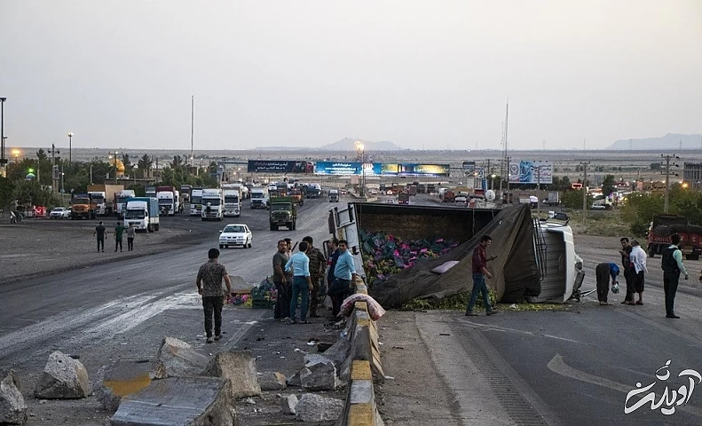 (تصاویر) واژگونی کامیون حامل انگور